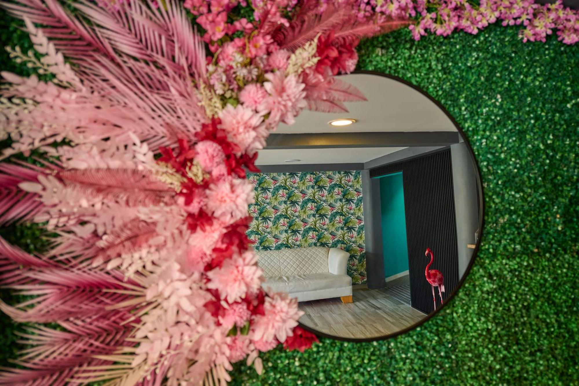 Central Boutique Hotel オラニエスタッド エクステリア 写真
