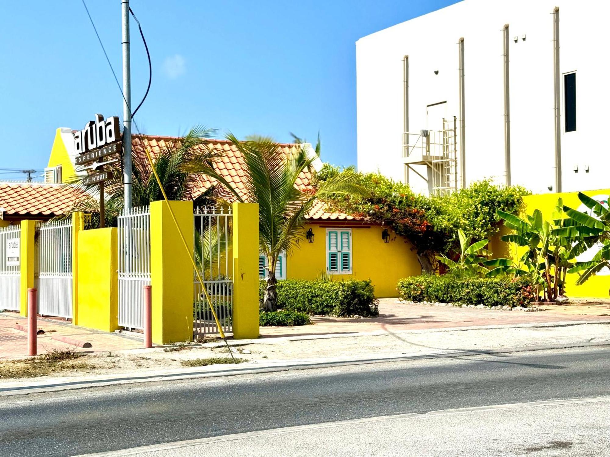 Central Boutique Hotel オラニエスタッド エクステリア 写真
